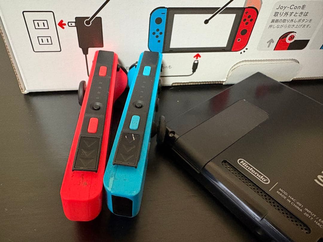 スイッチ本体、ケース付き