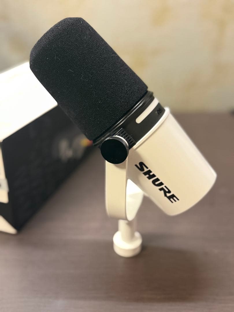 SHURE MV7+ PODCAST MICROPHONE ホワイト