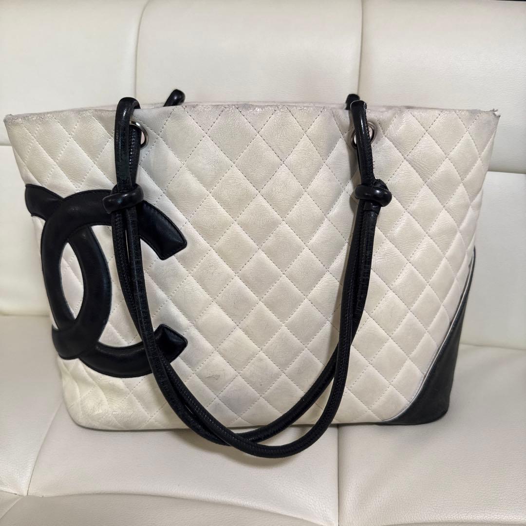 シャネルカンボンライントートバッグホワイトブラック