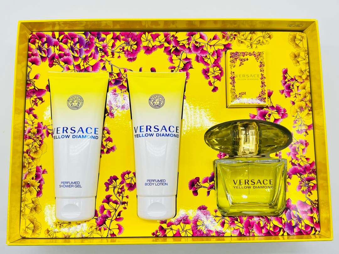未使用品　VERSACE YELLOW DIAMOND 香水 ボディーケアセット