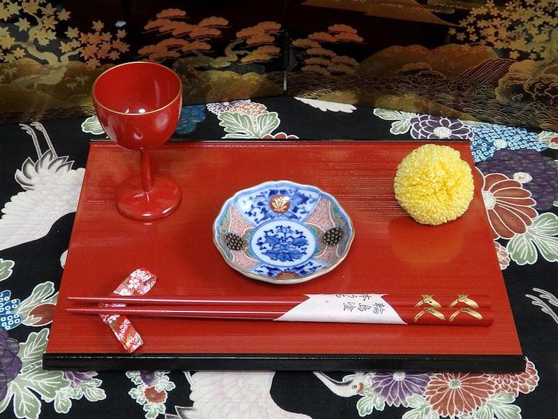 大聖寺伊万里　染錦　青海波に毘沙門亀甲紋　花の図　豆皿　E187AS-CIm