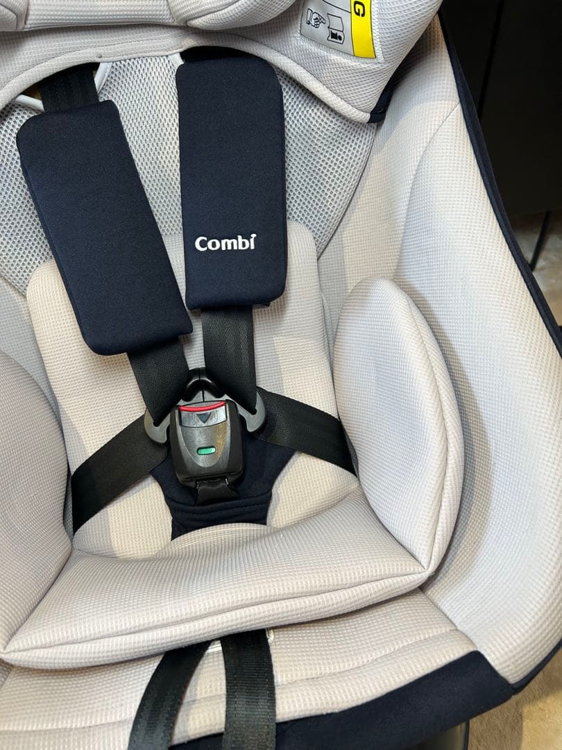 コンビ クルムーヴ スマート Light ISOFIX 新生児 チャイルドシート