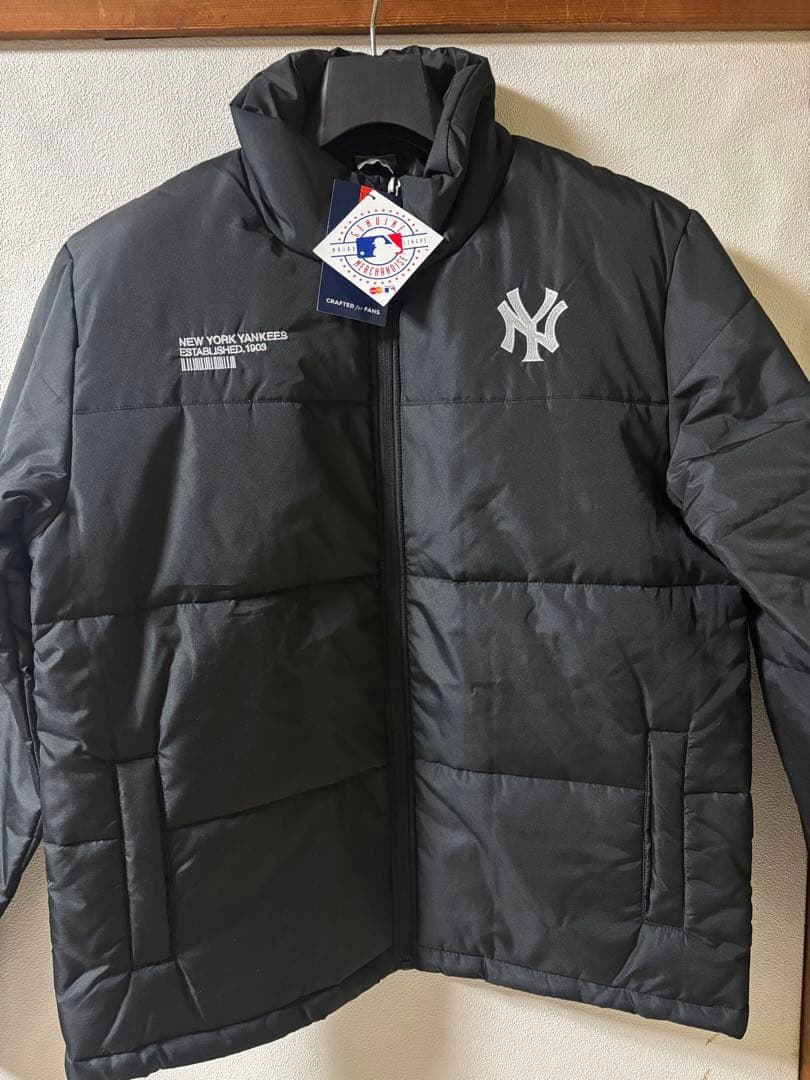 む*ち様 【新品・定価1.6万】MLB公式 ヤンキース 中綿　ブラック XL 刺