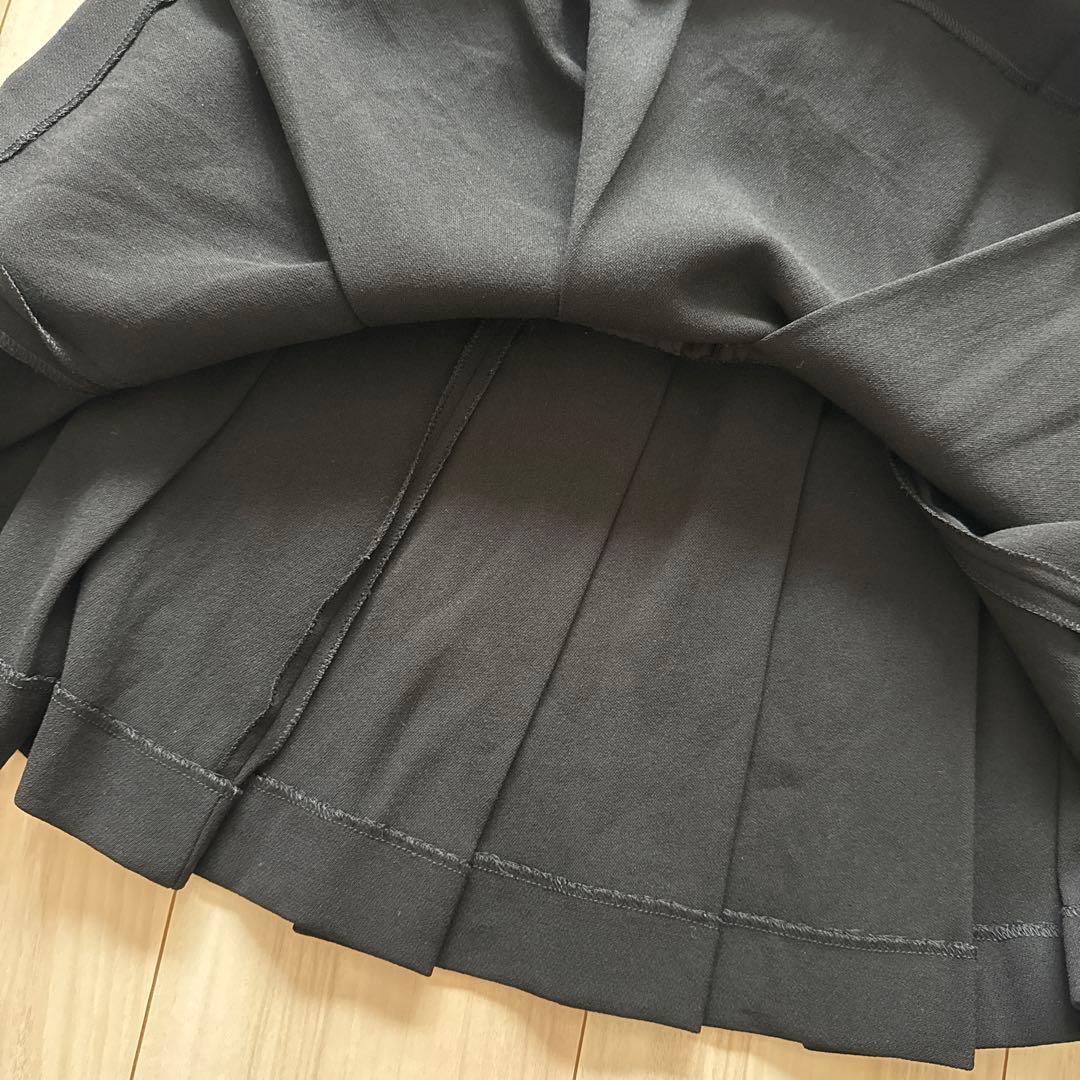 CHANEL 黒のプリーツスカート