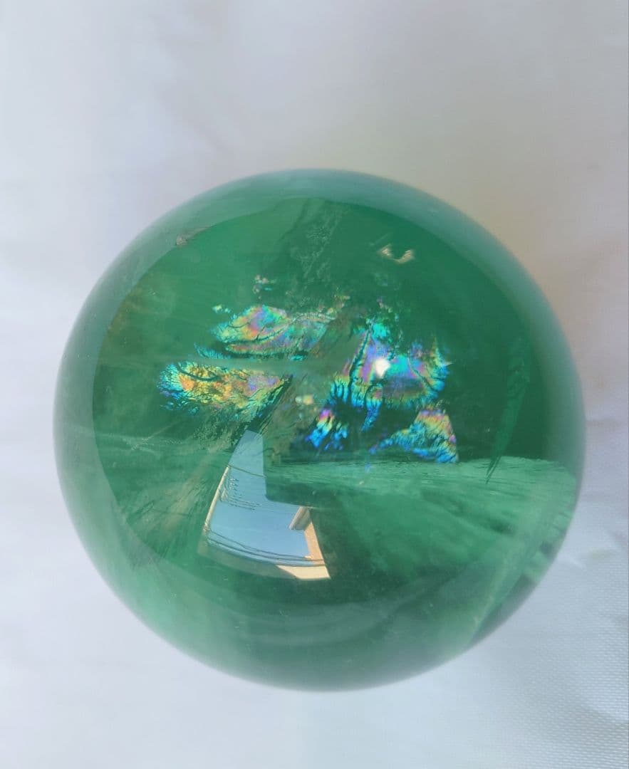 虹が美しいグリーンフローライトスフィア 天然石 丸玉