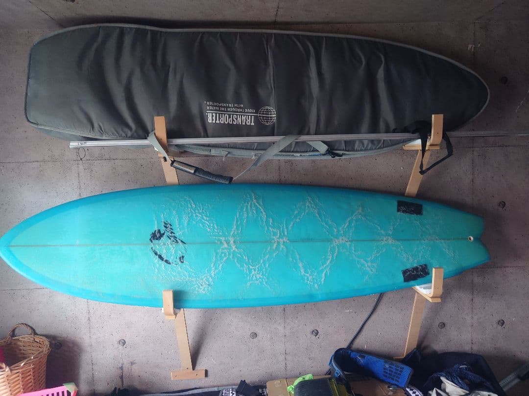 おがまさんシェープ青いミッドレングスボード 6'10x 21\