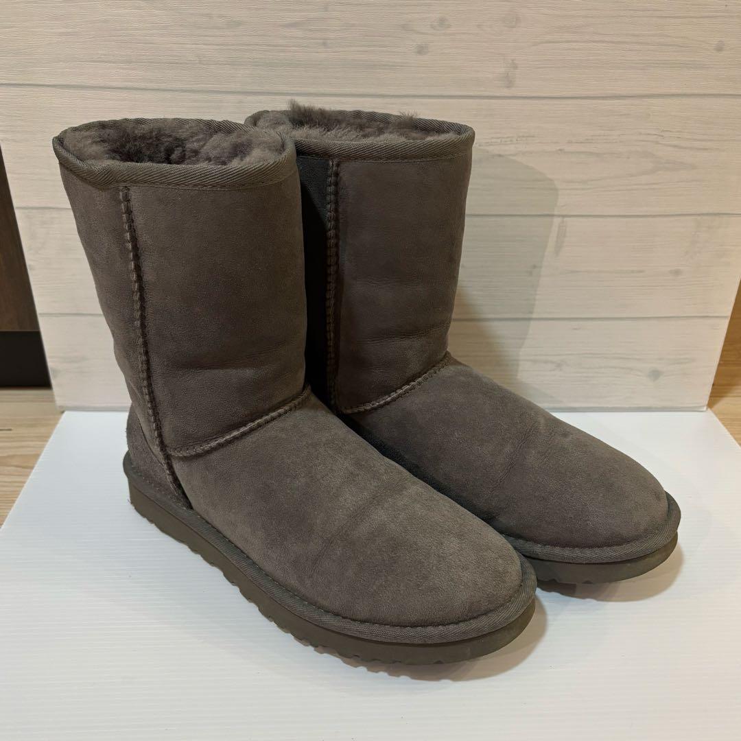 UGG グレー ムートンブーツ　classic short 24cm US７