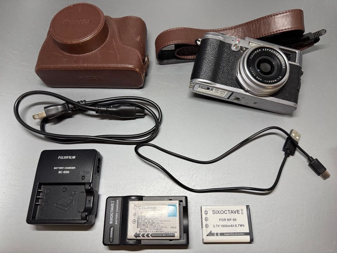 デジタルカメラ FUJIFILM Fine Pix X100