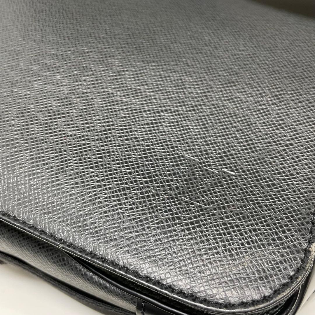 T*R様 LOUIS VUITTON ルイ ヴィトン タイガ ヴィクトール M3