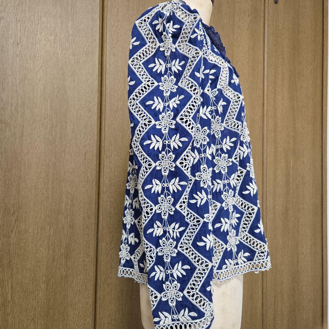 シーニューヨーク 刺繍入りネイビー長袖ブラウス
